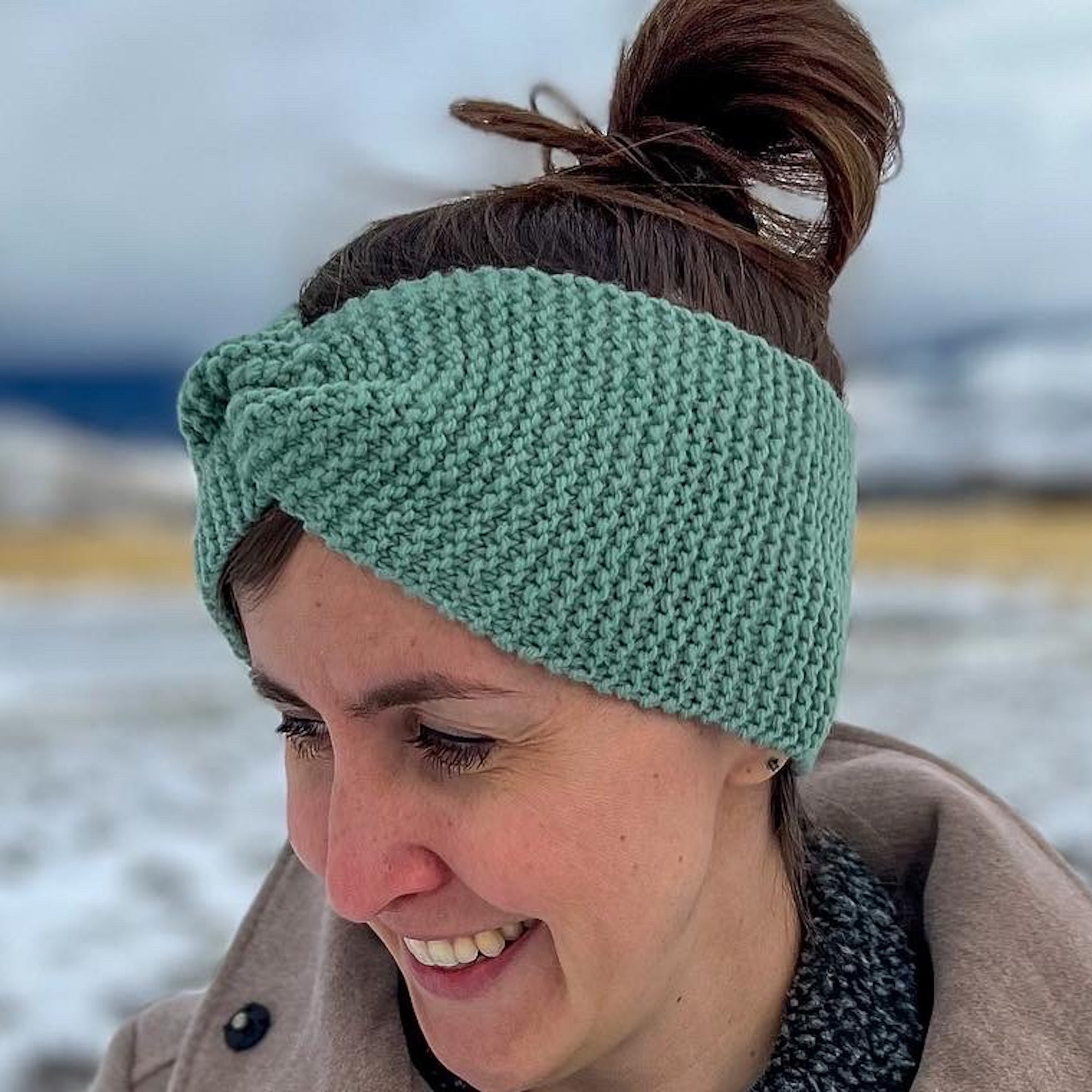 The Boho Messy Bun Headband - A Beginner Knitting Pattern